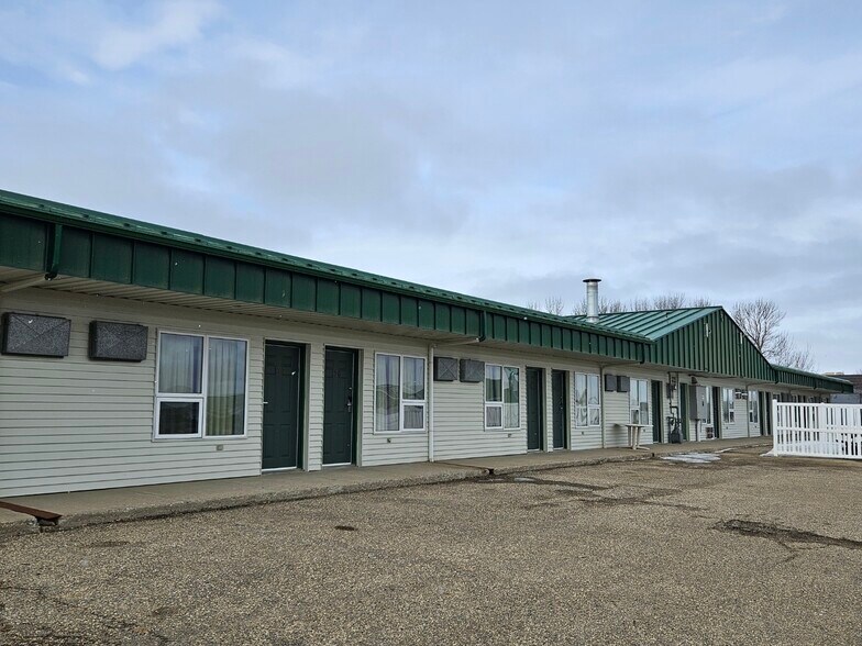 More Photos Of 238 Sims Ave, Weyburn Hotel For Sale