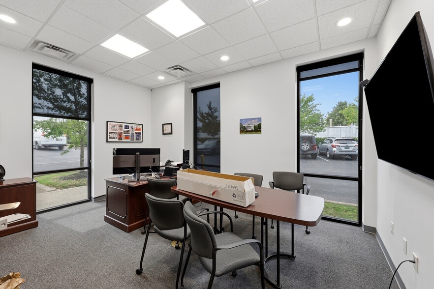 More Photos Of 2380 Fortune Dr, Lexington Light Manufacturing For Lease