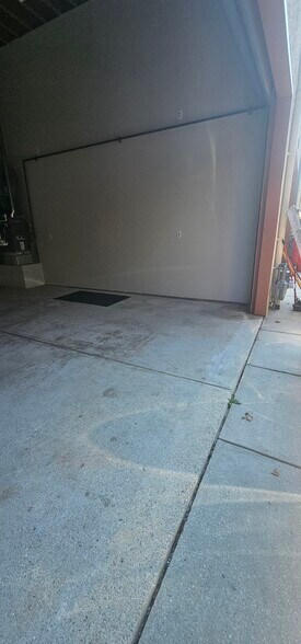 More Photos Of 711 N Main St, Pleasantville General Retail For Lease