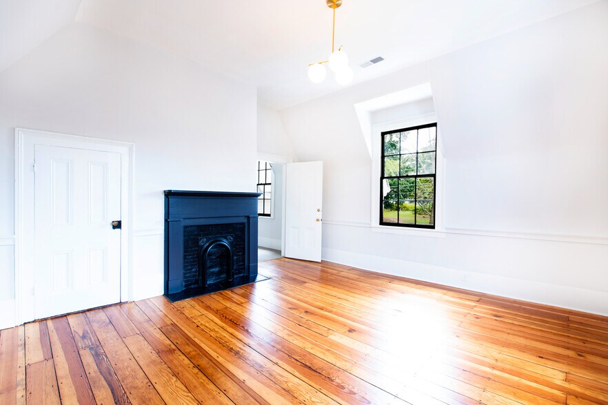 More Photos Of 125 S Milledge Ave, Athens Office Residential For Lease