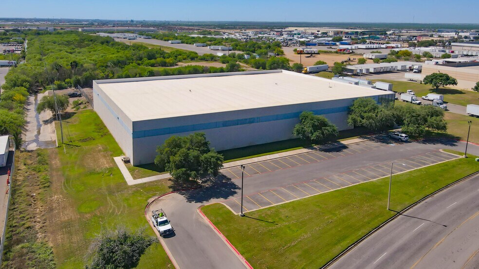 Primary Photo Of 13599 N Lamar Dr, Laredo Warehouse For Lease