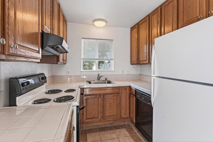 More Photos Of 928-930 Ravenscourt Ave, Campbell Apartments For Sale