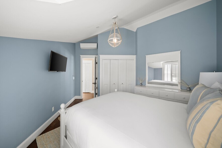 More Photos Of 74 San Francisco St, Avila Beach Flex For Sale