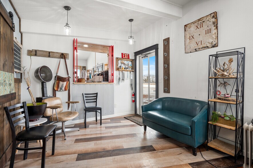 More Photos Of 330 W US-14 Hwy, Sundance General Retail For Sale