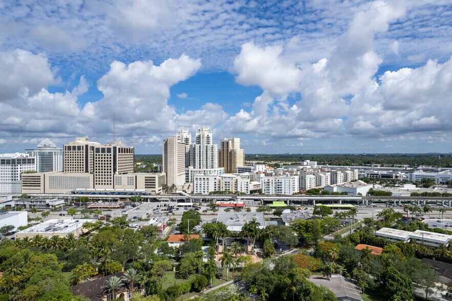 More Photos Of 9171 S Dixie Hwy, Pinecrest Freestanding For Lease