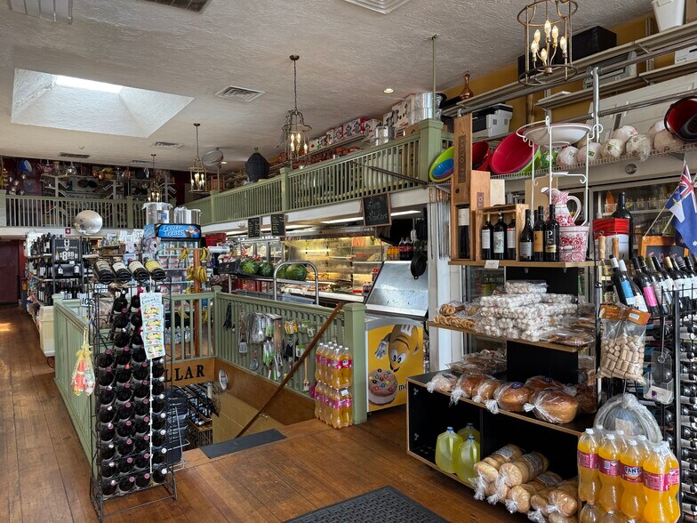 More Photos Of 127 Dartmouth St, New Bedford Storefront For Sale