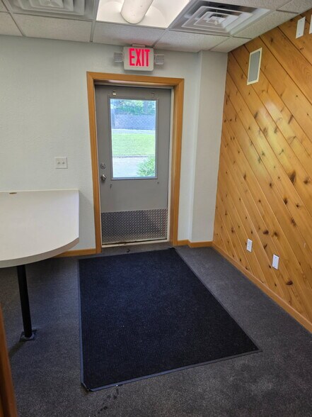 More Photos Of 1130 Sextonville Rd, Richland Center Medical For Lease