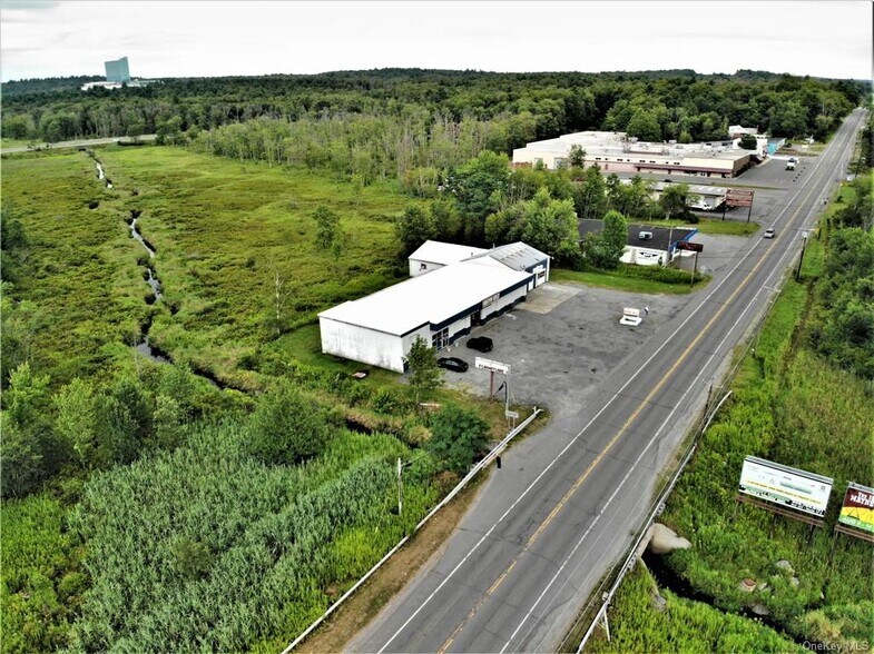 More Photos Of 186 E Broadway, Monticello Service For Sale