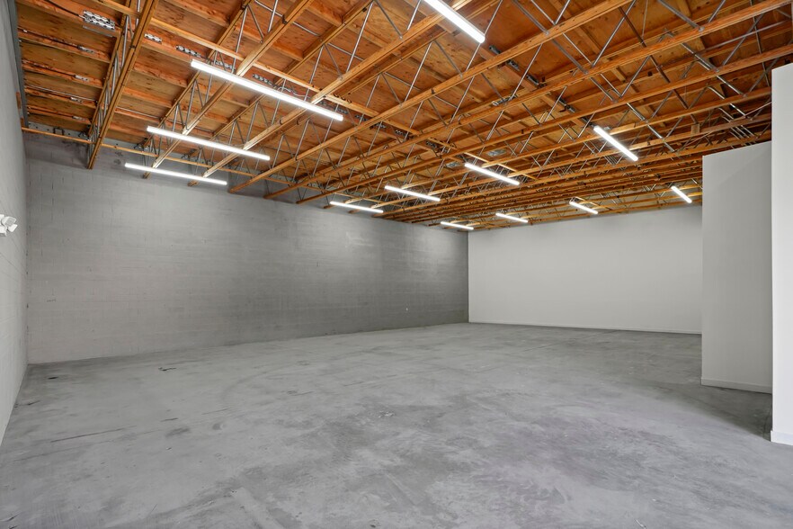 More Photos Of 10926 Randall St, Sun Valley Warehouse For Lease