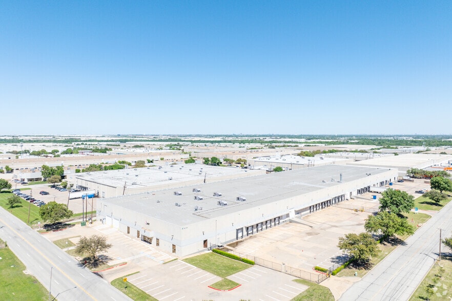 More Photos Of 901-915 Avenue S, Grand Prairie Distribution For Lease