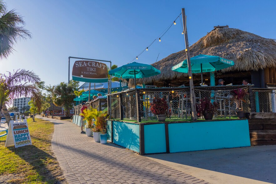 More Photos Of 3444 Marinatown Ln, North Fort Myers Unknown For Lease