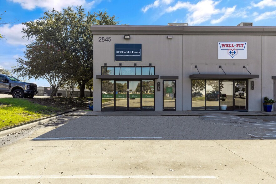 More Photos Of 2845 Exchange Blvd, Southlake Showroom For Lease