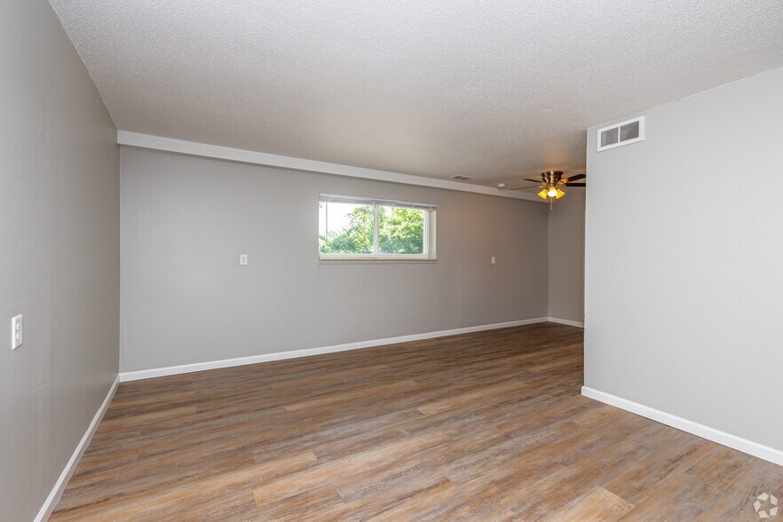 More Photos Of 108 NW 63rd St, Kansas City Apartments For Sale