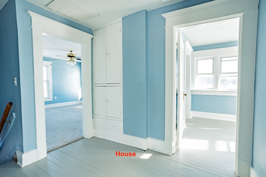 More Photos Of 8758 IN-9, Pendleton Light Manufacturing For Sale