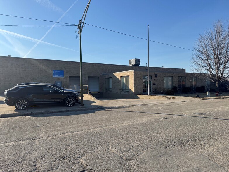 More Photos Of 6100 S New England Ave, Chicago Manufacturing For Lease
