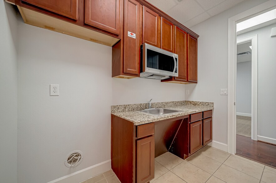 More Photos Of 16000 Park Ten Pl, Houston Medical For Lease