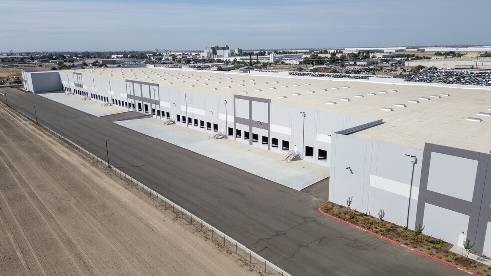 More Photos Of 30152 Road 84, Visalia Distribution For Lease