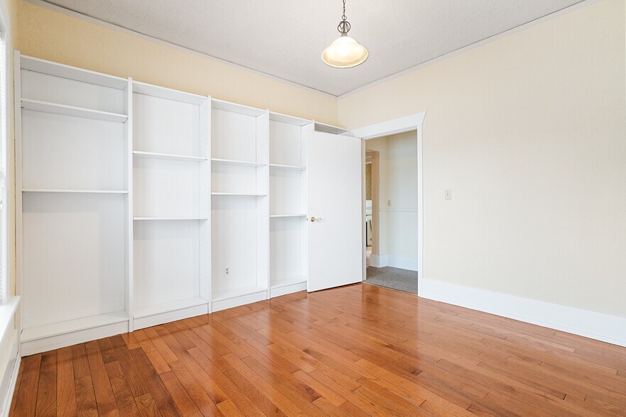 More Photos Of 2814 S Grand Blvd, Spokane Office For Lease