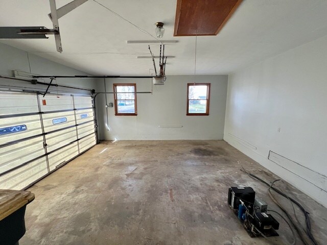 More Photos Of 658 N Broadway, Portland Storefront Retail Office For Sale
