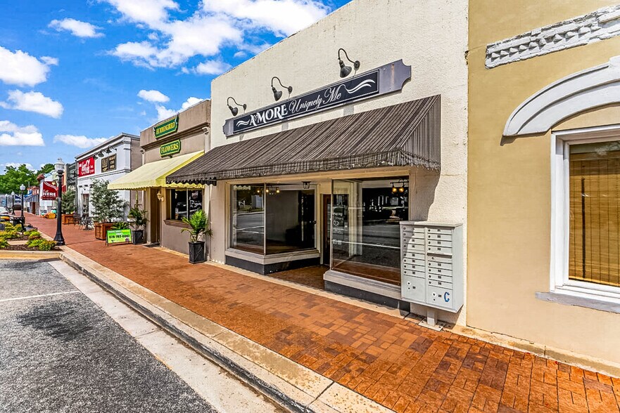 More Photos Of 8 E Main St N, Hampton Storefront For Sale