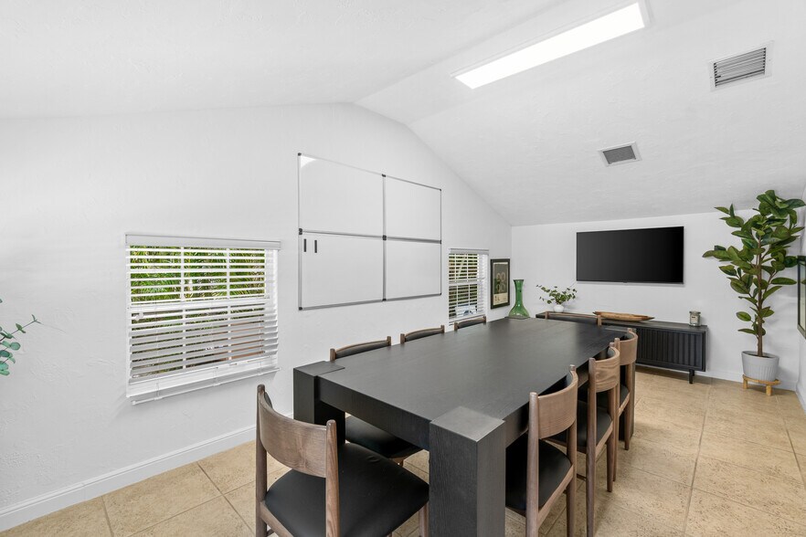 More Photos Of 203 NE 1st Ave, Delray Beach Office Residential For Lease