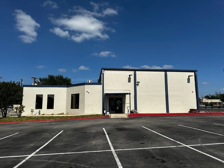 More Photos Of 4205 San Pedro Ave, San Antonio Schools For Lease