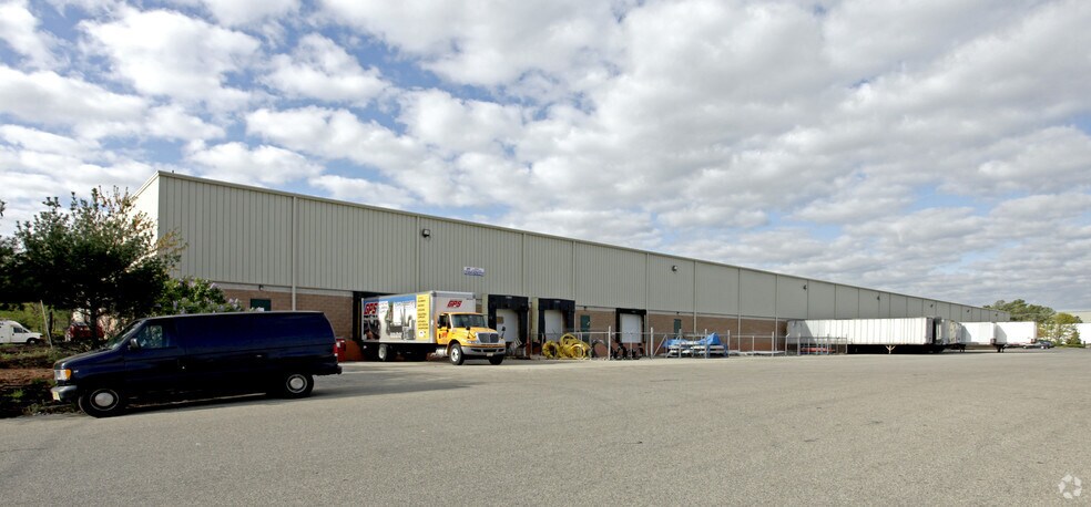 More Photos Of 585 Prospect St, Lakewood Warehouse For Lease