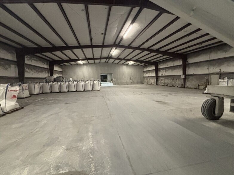 More Photos Of 7015 Highway 271 S, Fort Smith Distribution For Sale