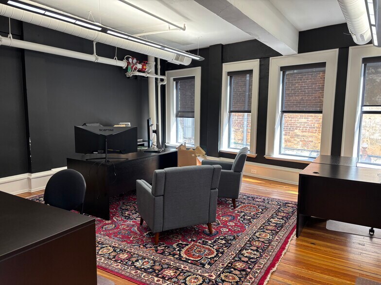 More Photos Of 71 N Broad St, Winder Office Residential For Lease