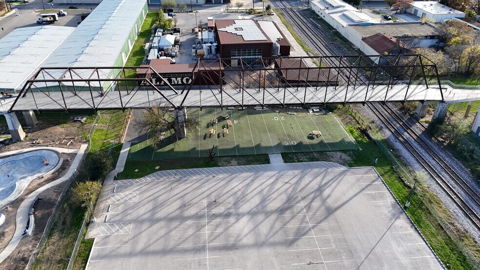 More Photos Of 415 Burnet St, San Antonio Manufacturing For Sale