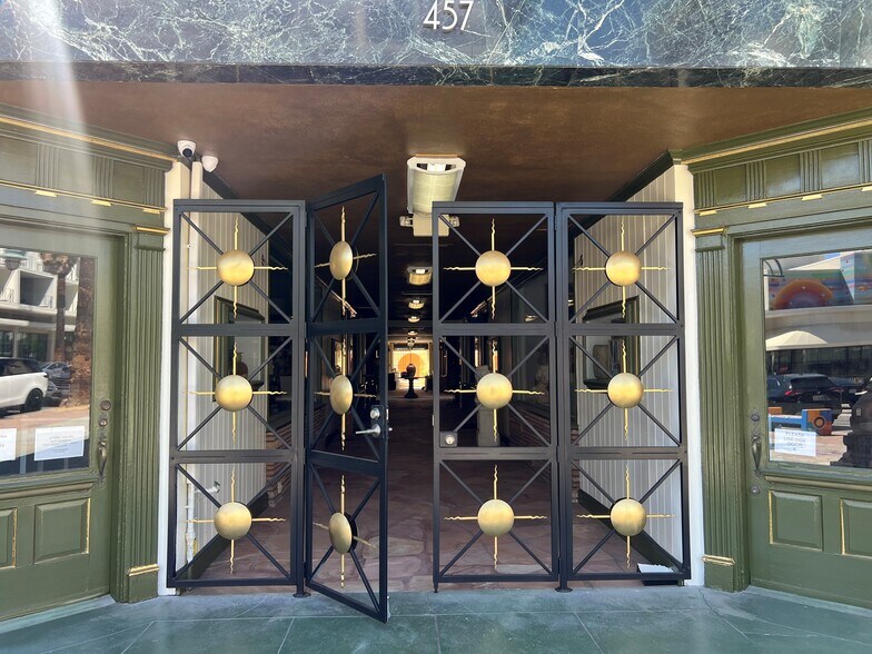 More Photos Of 457 Palm Canyon Dr, Palm Springs Storefront Retail Office For Lease