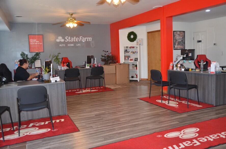 More Photos Of 115 E South Street, Sandwich Storefront Retail Office For Lease