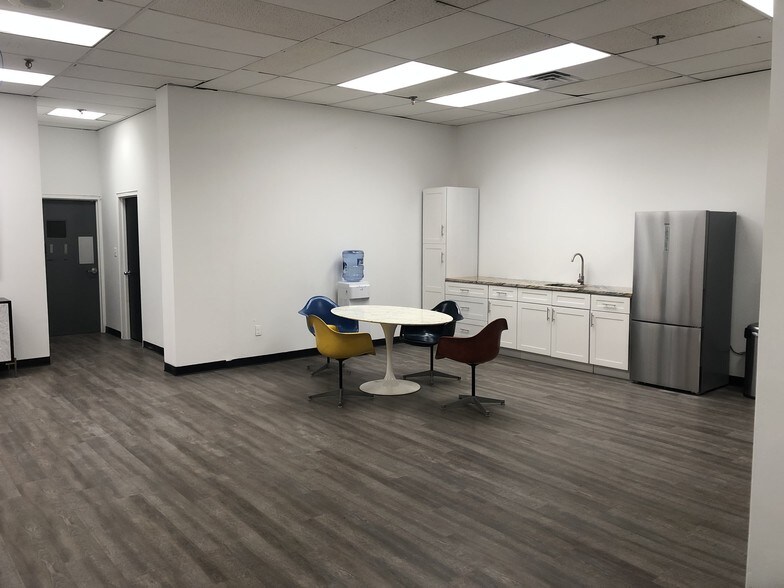 More Photos Of 144 E Kingsbridge Rd, Mount Vernon Warehouse For Lease