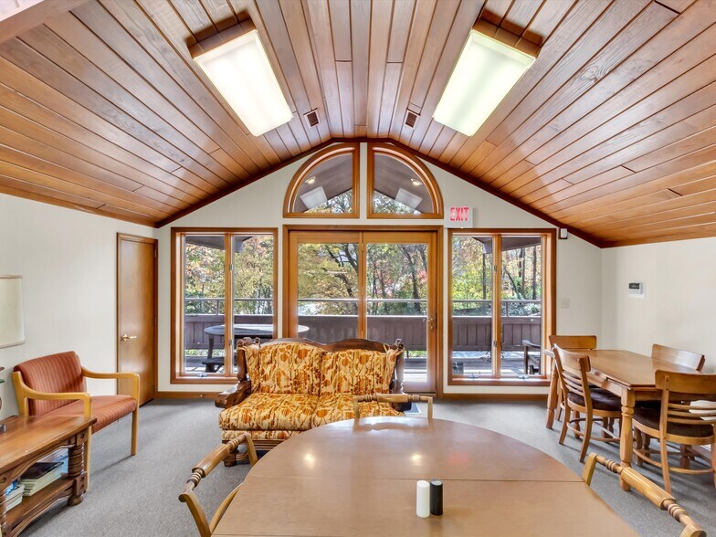 More Photos Of 540 Hospital Dr, Clyde Healthcare For Sale