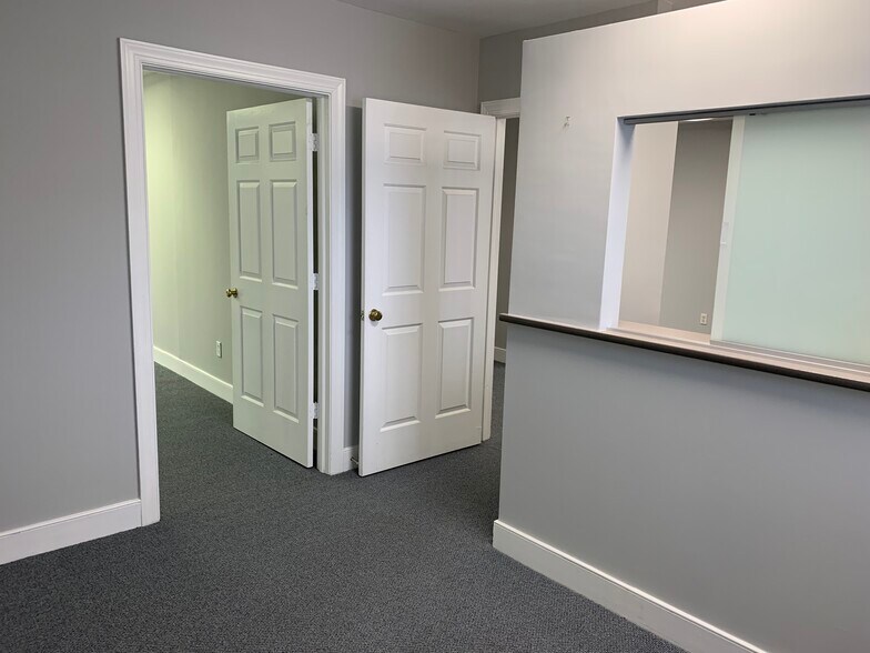 More Photos Of 3108 N Parham Rd, Richmond Office For Lease