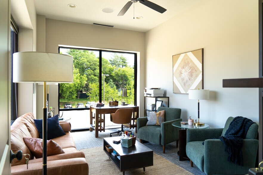 More Photos Of 12951 University Ave, Clive Medical For Lease