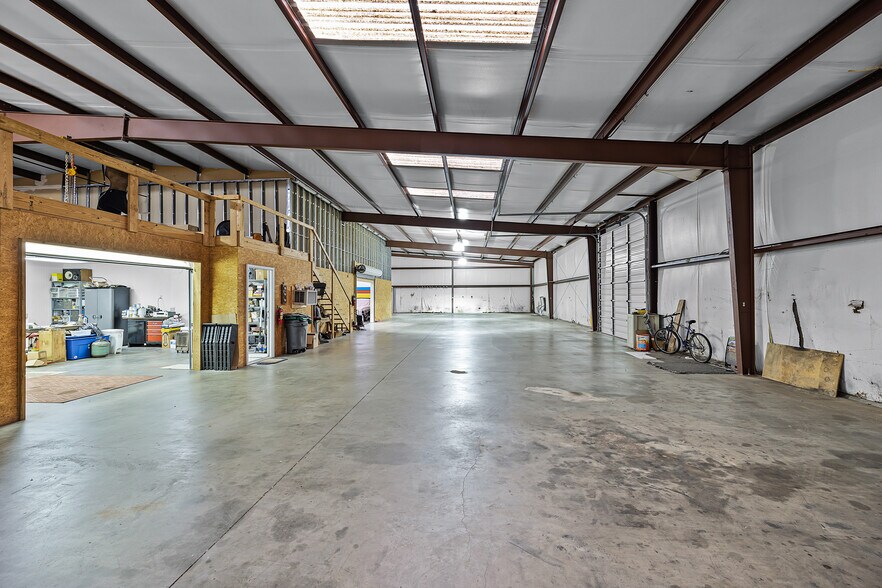 More Photos Of 39 N Madison Dr, Humboldt Showroom For Sale