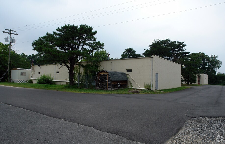 More Photos Of 380 Cooper Rd, Berlin Unknown For Lease