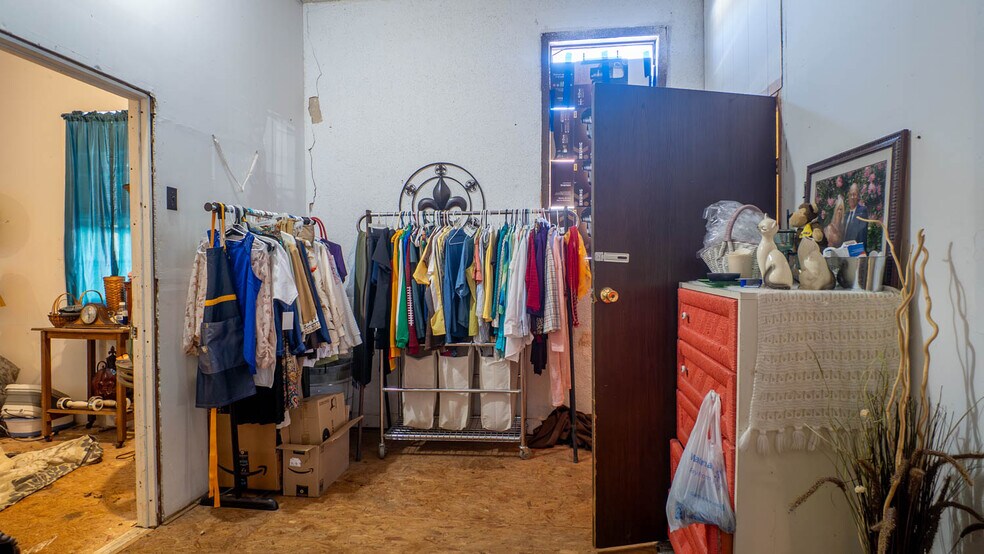 More Photos Of 385 Main St, Mammoth Spring General Retail For Sale
