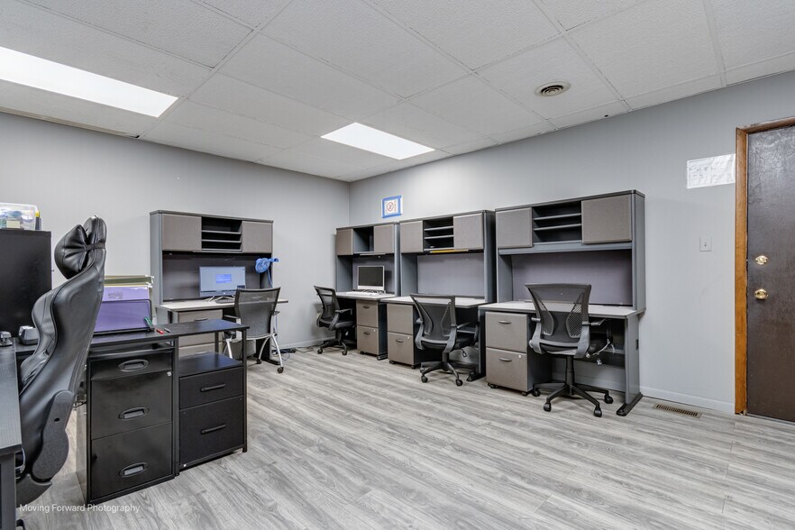 More Photos Of 2535 Bernice Rd, Lansing Warehouse For Sale