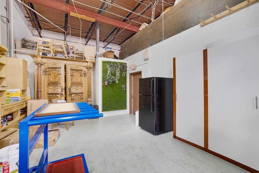 More Photos Of 7725 W 2nd Ct, Hialeah Warehouse For Sale