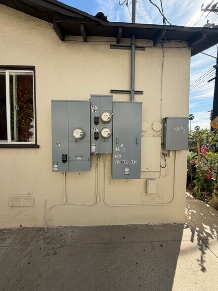 More Photos Of 757 Leonard Ave, Los Angeles Apartments For Sale