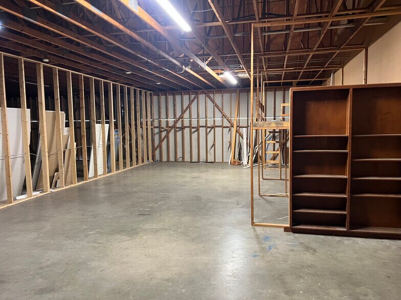 More Photos Of 2010 Old Montgomery Hwy, Birmingham Flex For Lease