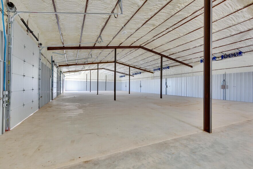 More Photos Of 343 Miracle Mile, Stonewall Warehouse For Lease