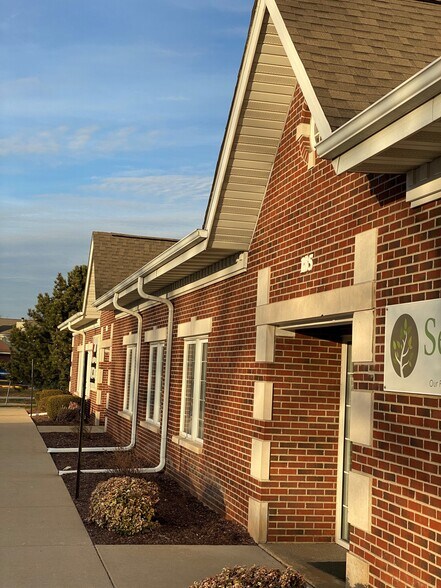 More Photos Of 185-195 Buckley Dr, Rockford Office For Lease