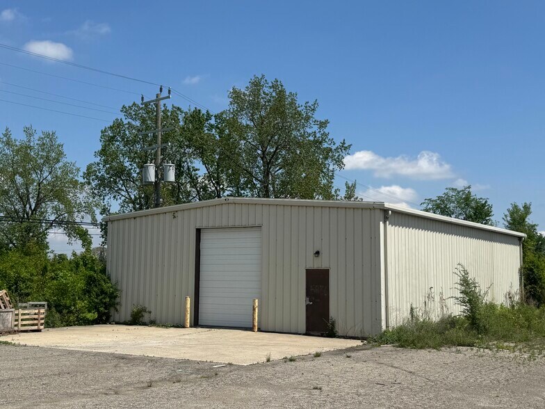 More Photos Of 5836 Hubbard, Garden City Warehouse For Sale