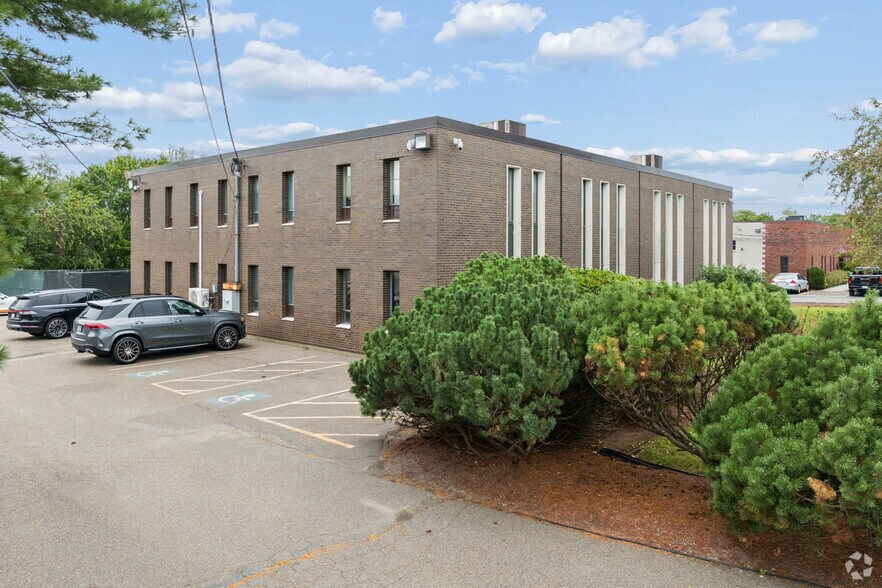 More Photos Of 58 Concord St, North Reading Office For Lease