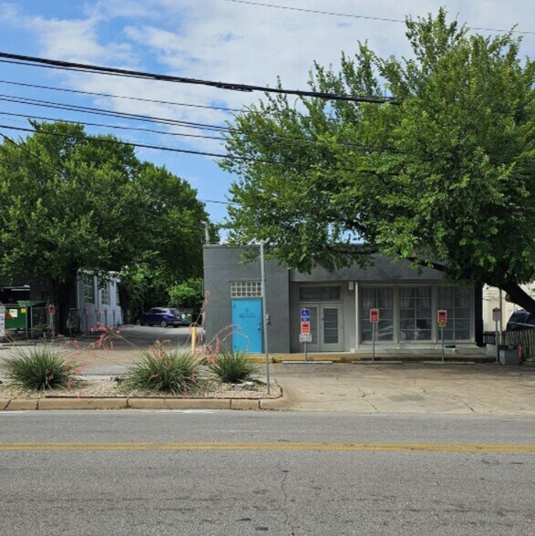 Primary Photo Of 1002 W 12th St, Austin Freestanding For Lease