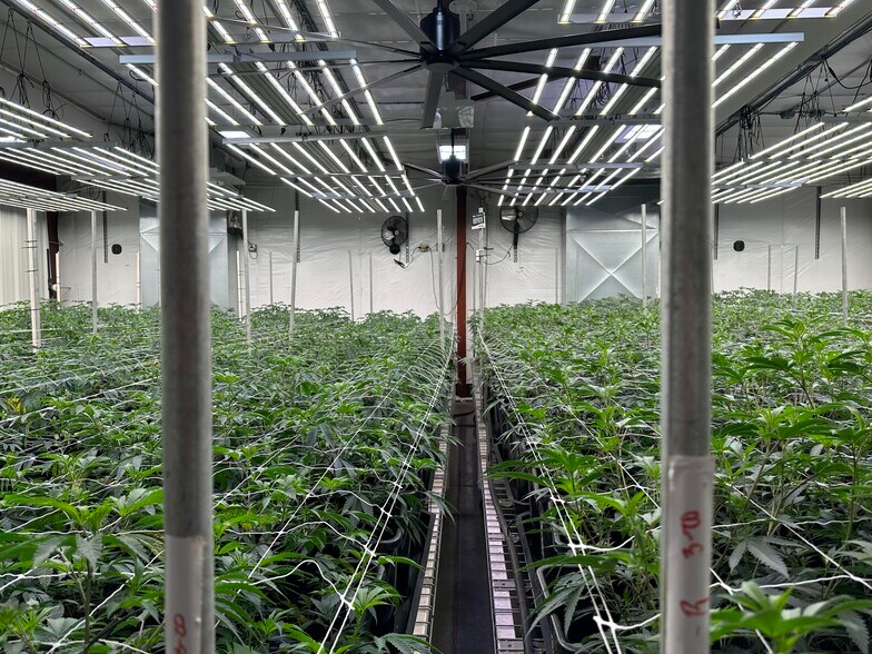 More Photos Of 3129 E Laketon Ave, Muskegon Distribution For Sale