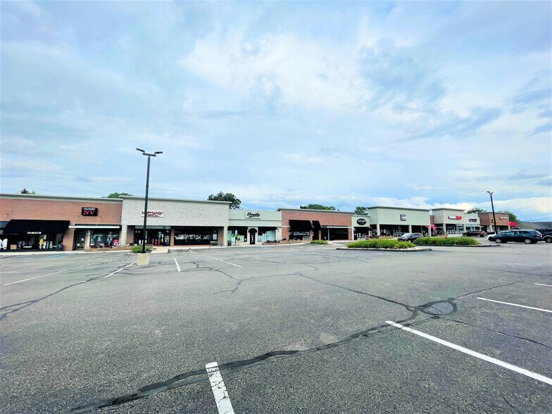 More Photos Of 6873-6931 Orchard Lake Rd, West Bloomfield Freestanding For Lease